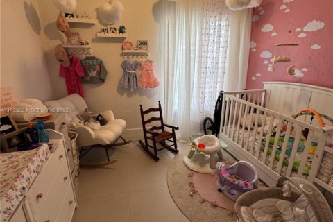 House in Miami, Florida 5 bedrooms, 188.78 sq.m. № 1991454 - photo 22