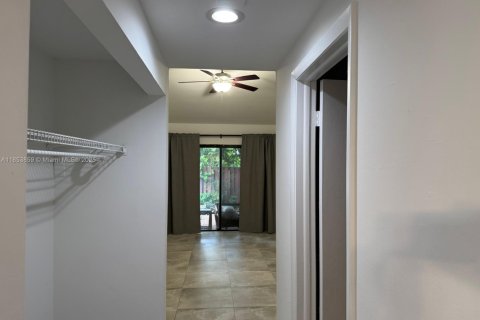 Condominio en venta en Miami, Florida, 2 dormitorios, 146.79 m2 № 1890723 - foto 13