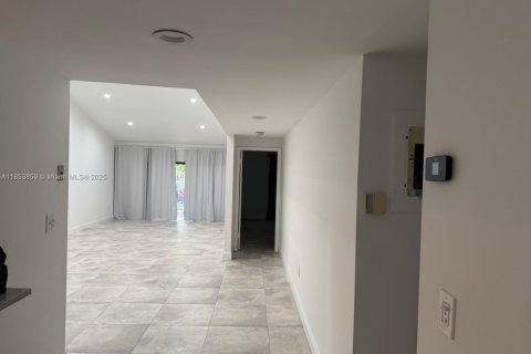 Condominio en venta en Miami, Florida, 2 dormitorios, 146.79 m2 № 1890723 - foto 2