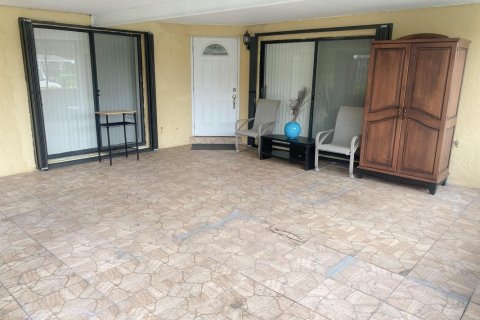 Touwnhouse à louer à Lake Worth, Floride: 2 chambres, 130.53 m2 № 1081413 - photo 1