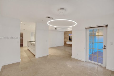 Townhouse in Miami Beach, Florida 3 bedrooms, 245.26 sq.m. № 2154845 - photo 9