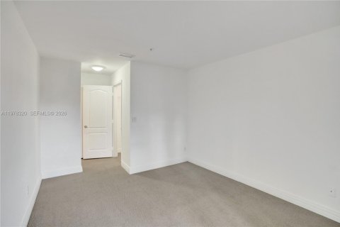 Townhouse in Miami Beach, Florida 3 bedrooms, 245.26 sq.m. № 2154845 - photo 30