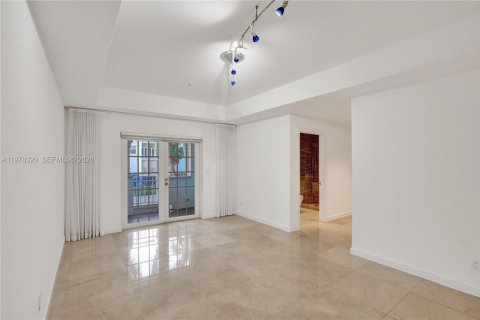 Townhouse in Miami Beach, Florida 3 bedrooms, 245.26 sq.m. № 2154845 - photo 18