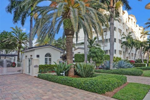 Townhouse in Miami Beach, Florida 3 bedrooms, 245.26 sq.m. № 2154845 - photo 5