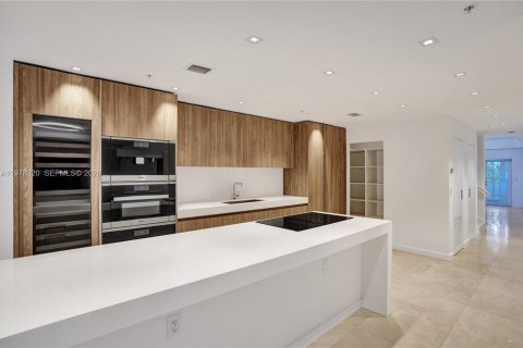 Townhouse in Miami Beach, Florida 3 bedrooms, 245.26 sq.m. № 2154845 - photo 14