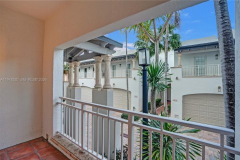Townhouse in Miami Beach, Florida 3 bedrooms, 245.26 sq.m. № 2154845 - photo 16