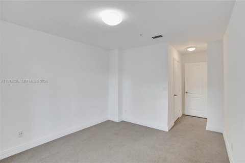 Townhouse in Miami Beach, Florida 3 bedrooms, 245.26 sq.m. № 2154845 - photo 29