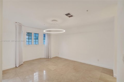 Townhouse in Miami Beach, Florida 3 bedrooms, 245.26 sq.m. № 2154845 - photo 10