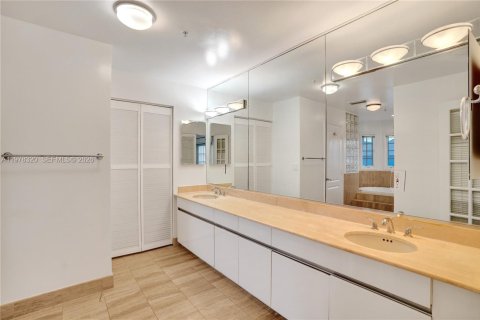 Townhouse in Miami Beach, Florida 3 bedrooms, 245.26 sq.m. № 2154845 - photo 22