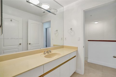 Townhouse in Miami Beach, Florida 3 bedrooms, 245.26 sq.m. № 2154845 - photo 27