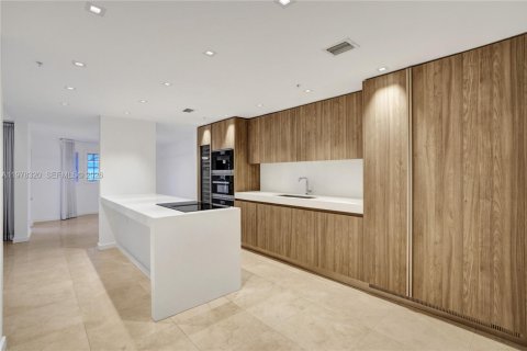 Townhouse in Miami Beach, Florida 3 bedrooms, 245.26 sq.m. № 2154845 - photo 12