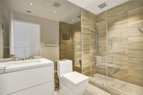 Townhouse in Miami Beach, Florida 3 bedrooms, 245.26 sq.m. № 2154845 - photo 19