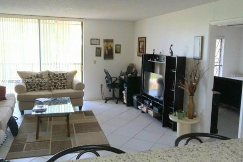 Condo in Lauderhill, Florida, 1 bedroom  № 2060803 - photo 5
