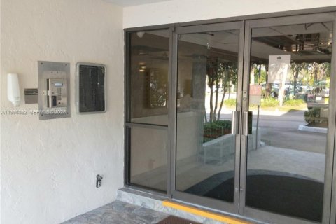 Condo in Lauderhill, Florida, 1 bedroom  № 2060803 - photo 15