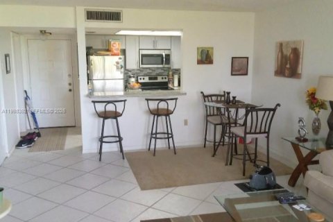 Condo in Lauderhill, Florida, 1 bedroom  № 2060803 - photo 4