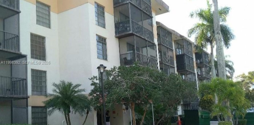 Condo in Lauderhill, Florida, 1 bedroom  № 2060803