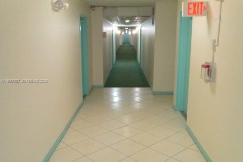 Condo in Lauderhill, Florida, 1 bedroom  № 2060803 - photo 13