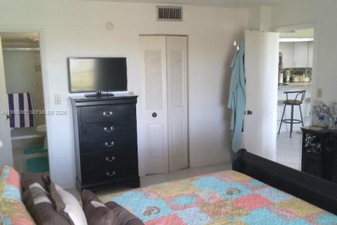 Condo in Lauderhill, Florida, 1 bedroom  № 2060803 - photo 10