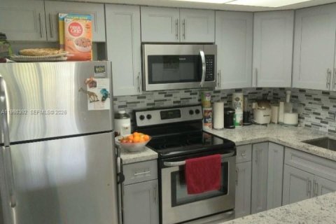 Condo in Lauderhill, Florida, 1 bedroom  № 2060803 - photo 6