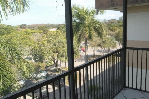 Condo in Lauderhill, Florida, 1 bedroom  № 2060803 - photo 12