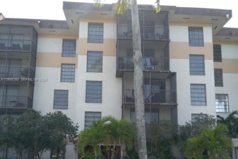 Condo in Lauderhill, Florida, 1 bedroom  № 2060803 - photo 2