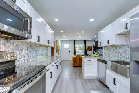 Casa en venta en Tampa, Florida, 3 dormitorios, 134.71 m2 № 2226283 - foto 10