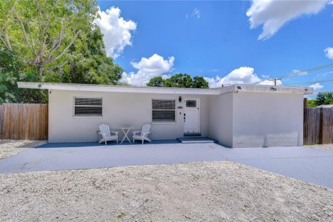 Casa en venta en Tampa, Florida, 3 dormitorios, 134.71 m2 № 2226283 - foto 2