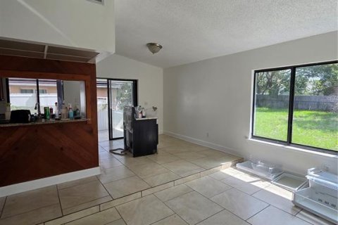 Casa en venta en Kissimmee, Florida, 3 dormitorios, 113.15 m2 № 2140422 - foto 10