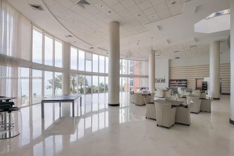 Condominio en venta en Sunny Isles Beach, Florida, 2 dormitorios, 135.36 m2 № 2152581 - foto 10