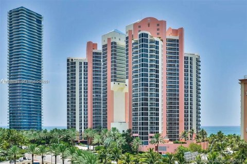 Condominio en venta en Sunny Isles Beach, Florida, 2 dormitorios, 135.36 m2 № 2152581 - foto 6