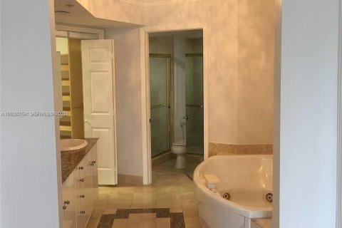 Condominio en venta en Sunny Isles Beach, Florida, 2 dormitorios, 135.36 m2 № 2152581 - foto 3