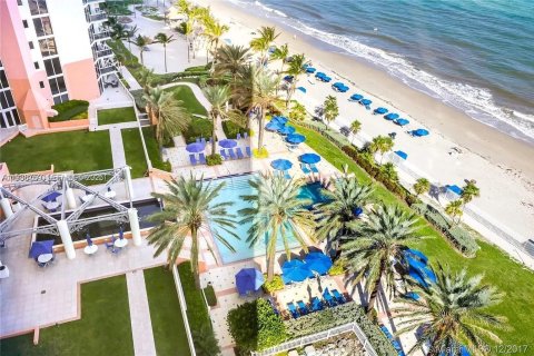Condominio en venta en Sunny Isles Beach, Florida, 2 dormitorios, 135.36 m2 № 2152581 - foto 1