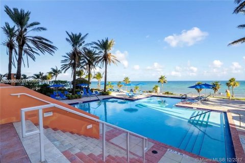 Condominio en venta en Sunny Isles Beach, Florida, 2 dormitorios, 135.36 m2 № 2152581 - foto 2