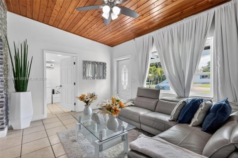 House in Homestead, Florida 4 bedrooms, 155.52 sq.m. № 2057615 - photo 21