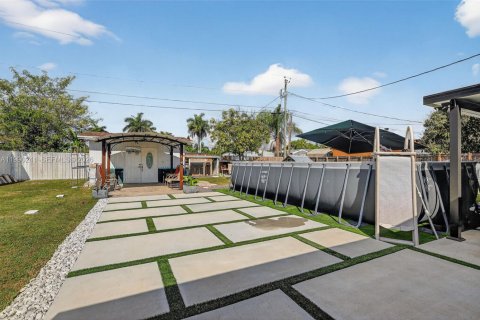 Casa en venta en Homestead, Florida, 4 dormitorios, 155.52 m2 № 2057615 - foto 17