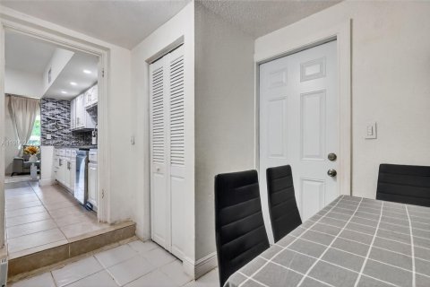 House in Homestead, Florida 4 bedrooms, 155.52 sq.m. № 2057615 - photo 27