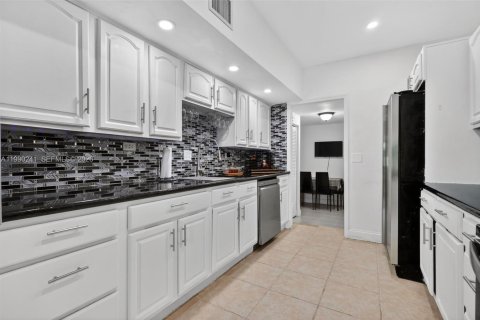 House in Homestead, Florida 4 bedrooms, 155.52 sq.m. № 2057615 - photo 22