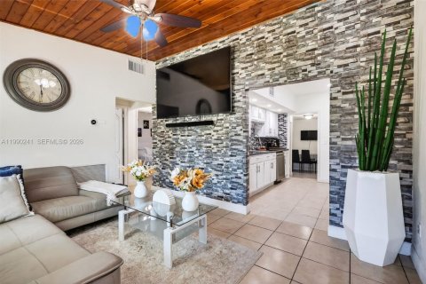 House in Homestead, Florida 4 bedrooms, 155.52 sq.m. № 2057615 - photo 19