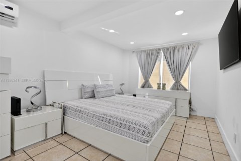 House in Homestead, Florida 4 bedrooms, 155.52 sq.m. № 2057615 - photo 28