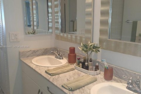 Купить кондоминиум в Серфсайд, Флорида 1 комната, 89.37м2, № 2020818 - фото 13