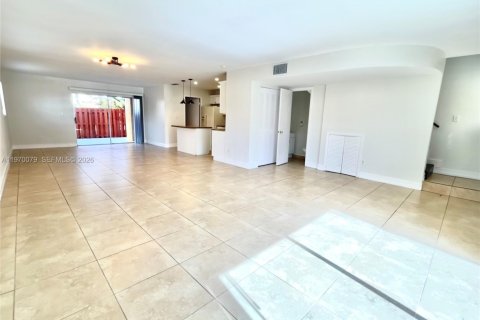 Townhouse in Miami, Florida 3 bedrooms, 161.37 sq.m. № 2030886 - photo 3