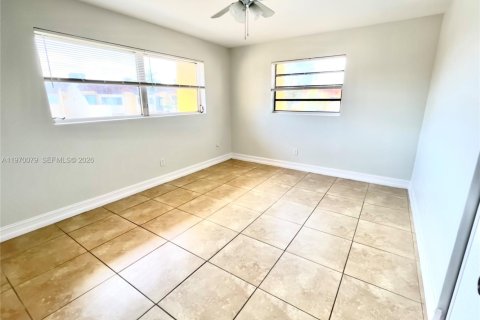 Townhouse in Miami, Florida 3 bedrooms, 161.37 sq.m. № 2030886 - photo 10