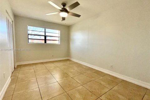 Townhouse in Miami, Florida 3 bedrooms, 161.37 sq.m. № 2030886 - photo 9