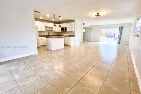 Townhouse in Miami, Florida 3 bedrooms, 161.37 sq.m. № 2030886 - photo 4