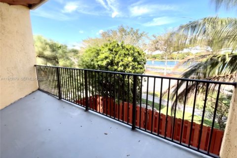 Townhouse in Miami, Florida 3 bedrooms, 161.37 sq.m. № 2030886 - photo 16