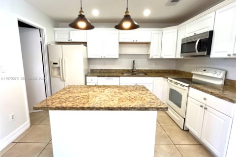 Townhouse in Miami, Florida 3 bedrooms, 161.37 sq.m. № 2030886