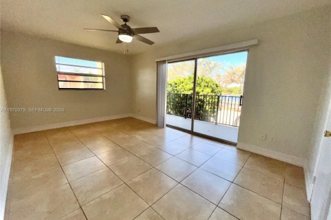 Townhouse in Miami, Florida 3 bedrooms, 161.37 sq.m. № 2030886 - photo 11