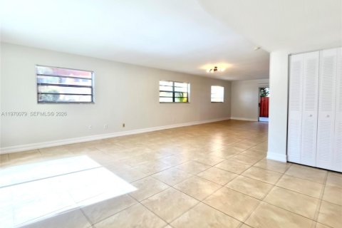 Townhouse in Miami, Florida 3 bedrooms, 161.37 sq.m. № 2030886 - photo 2