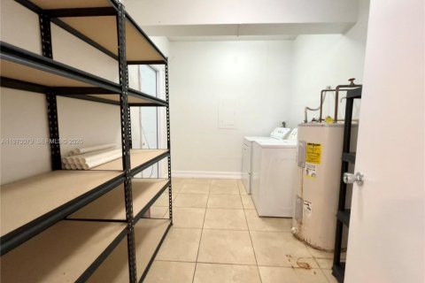 Townhouse in Miami, Florida 3 bedrooms, 161.37 sq.m. № 2030886 - photo 6