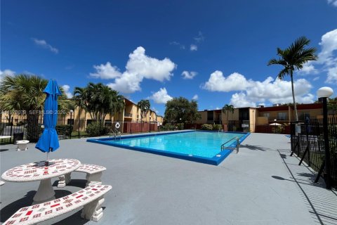 Townhouse in Miami, Florida 3 bedrooms, 161.37 sq.m. № 2030886 - photo 22